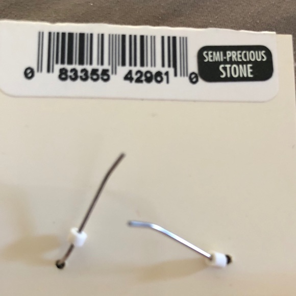 💜💜Perfectly purple semi precious stone earrings! - Picture 4 of 4